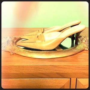 Size 10m Joan&David color is Carmel